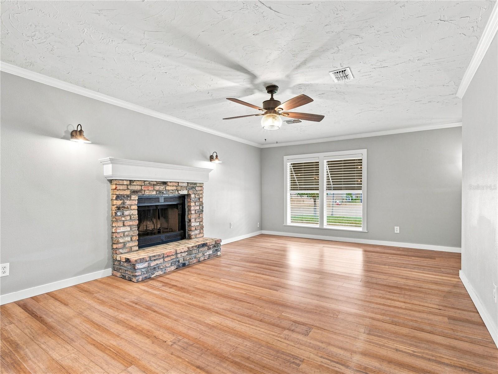 813 LIVE OAK STREET