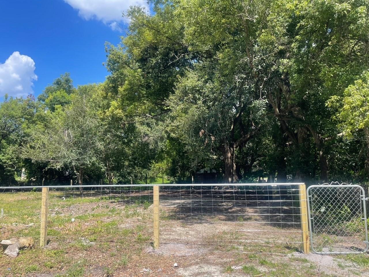 Fantastic Opportunity in a growing Area!!!!!!!! This Lot is in a fabulous location close to Kirkman Rd ,whit easy access to shopping areas, pharmacies and restaurants. Especial investor .It already has county permits to build you future house, and plans are included .