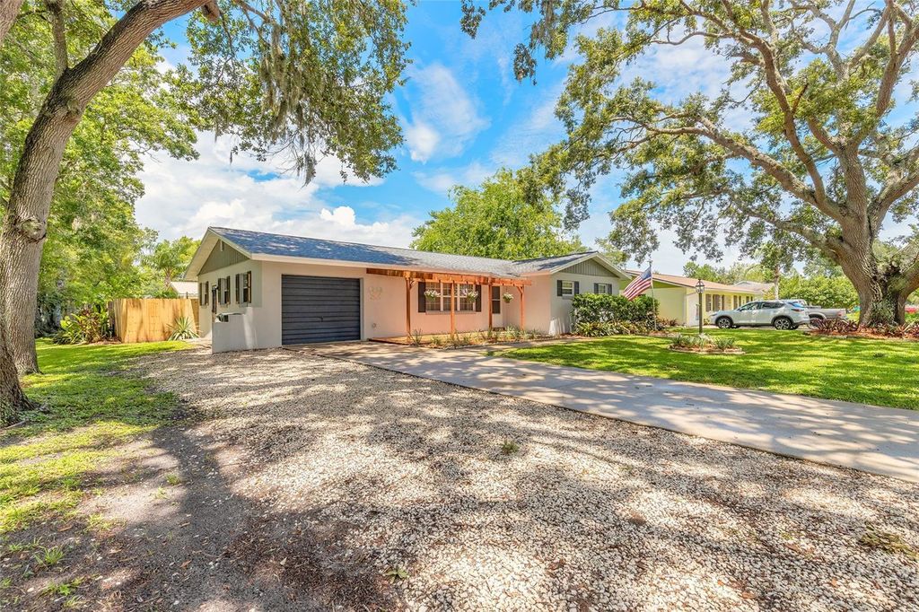 Photo of 62 Broadmoor Circle, Ormond Beach, FL 32174 (MLS # V4944240)