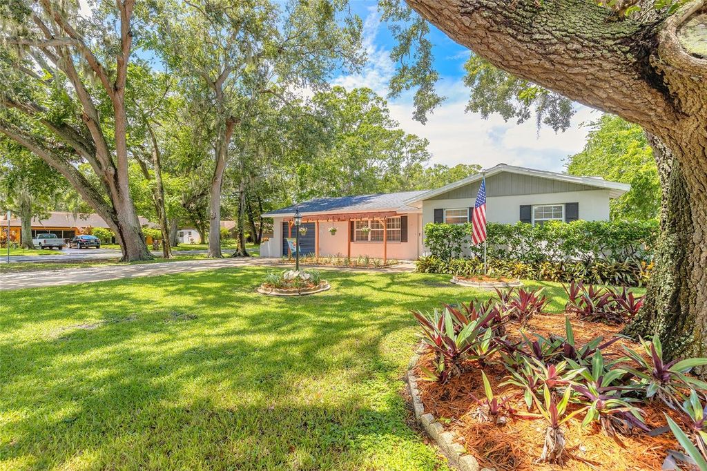 Photo of 62 Broadmoor Circle, Ormond Beach, FL 32174 (MLS # V4944240)