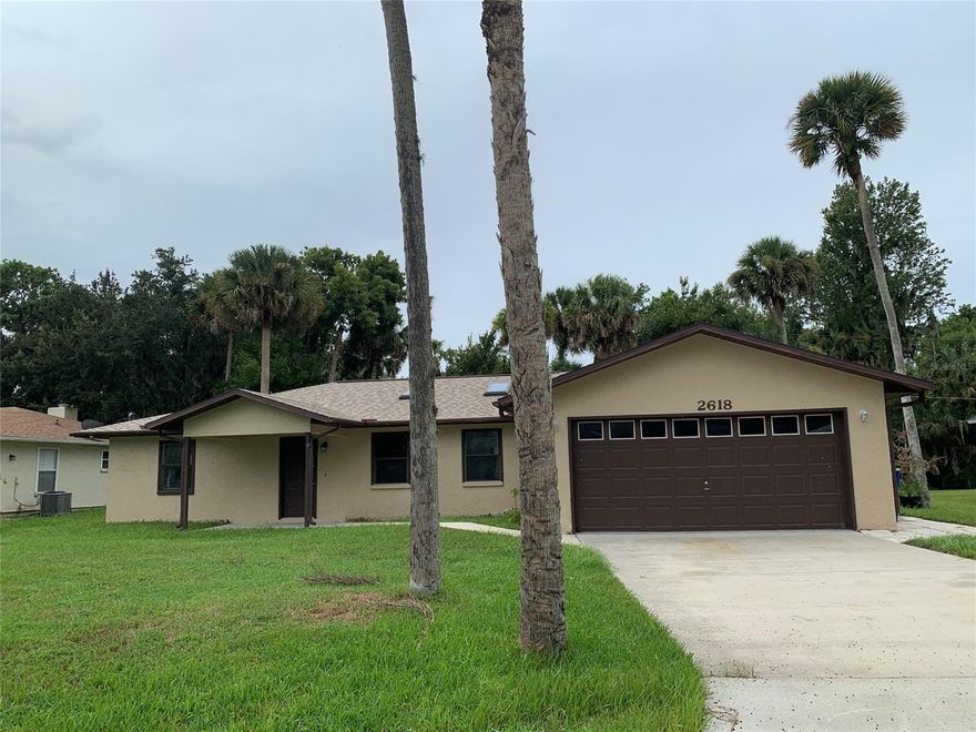 Great deal alert! This home boasts 2 living areas, a large open kitchen, split floor plan, vaulted ceilings, fireplace and plenty of natural light. Newer roof! Large master suite with enormous closet and ensuite bathroom. Both guest bedrooms are a good size as well. Plenty of space for everyone, including a large enclosed porch. Receive a $2500 flooring allowance given at closing with full price offer. Cash or conventional loan offers only. ;Water: City