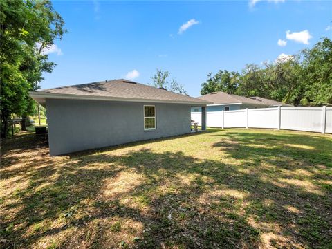 A home in LAKELAND