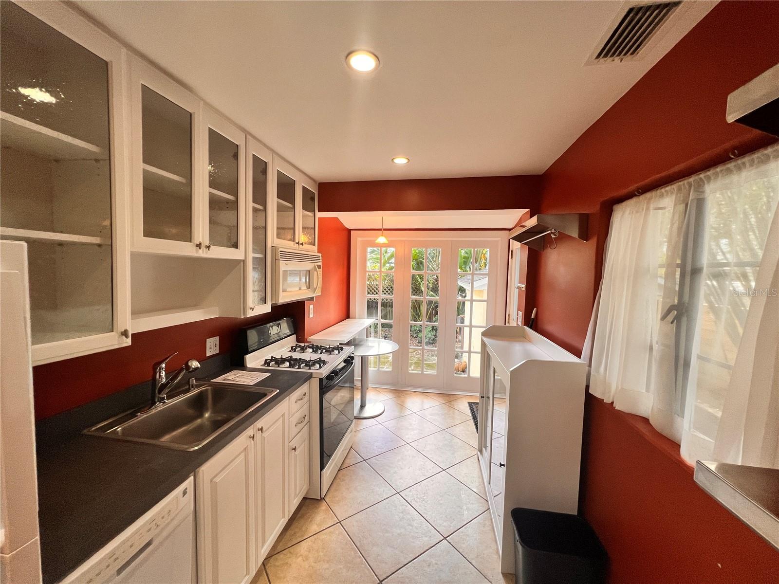 A A MOREYS SUB - Residential Lease