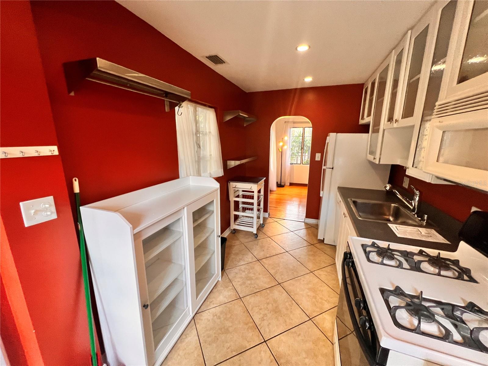 A A MOREYS SUB - Residential Lease