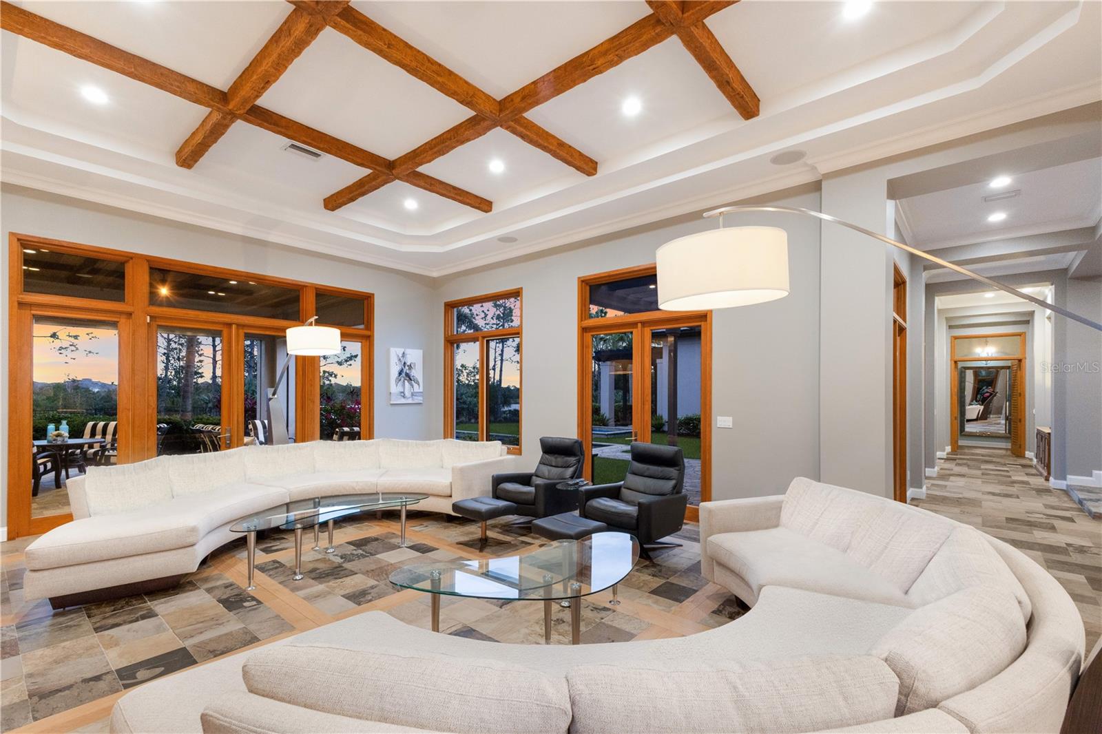 LAKE CLUB - Residential