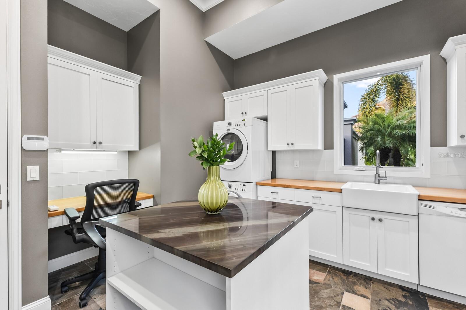 LAKE CLUB - Residential