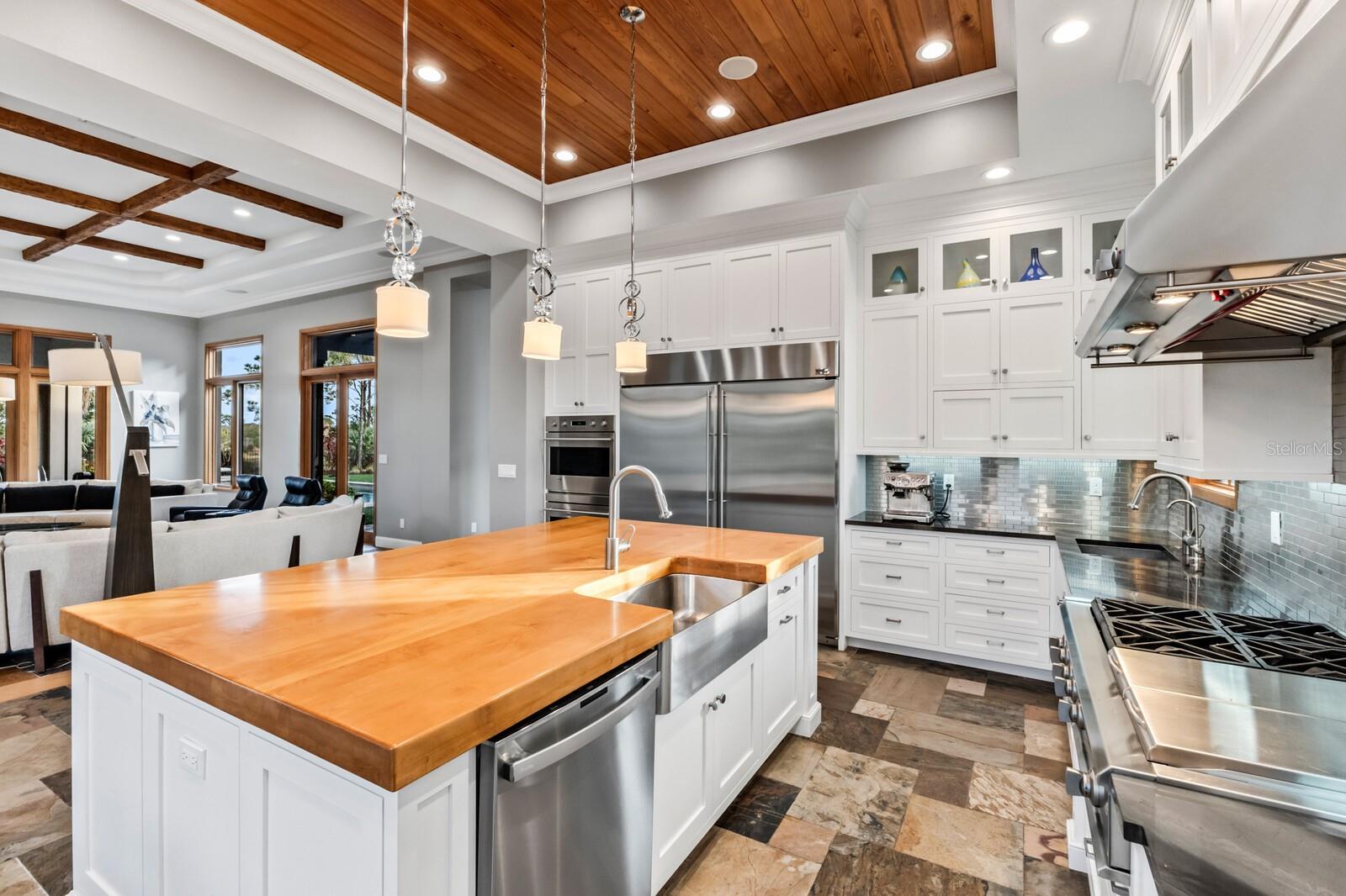 LAKE CLUB - Residential