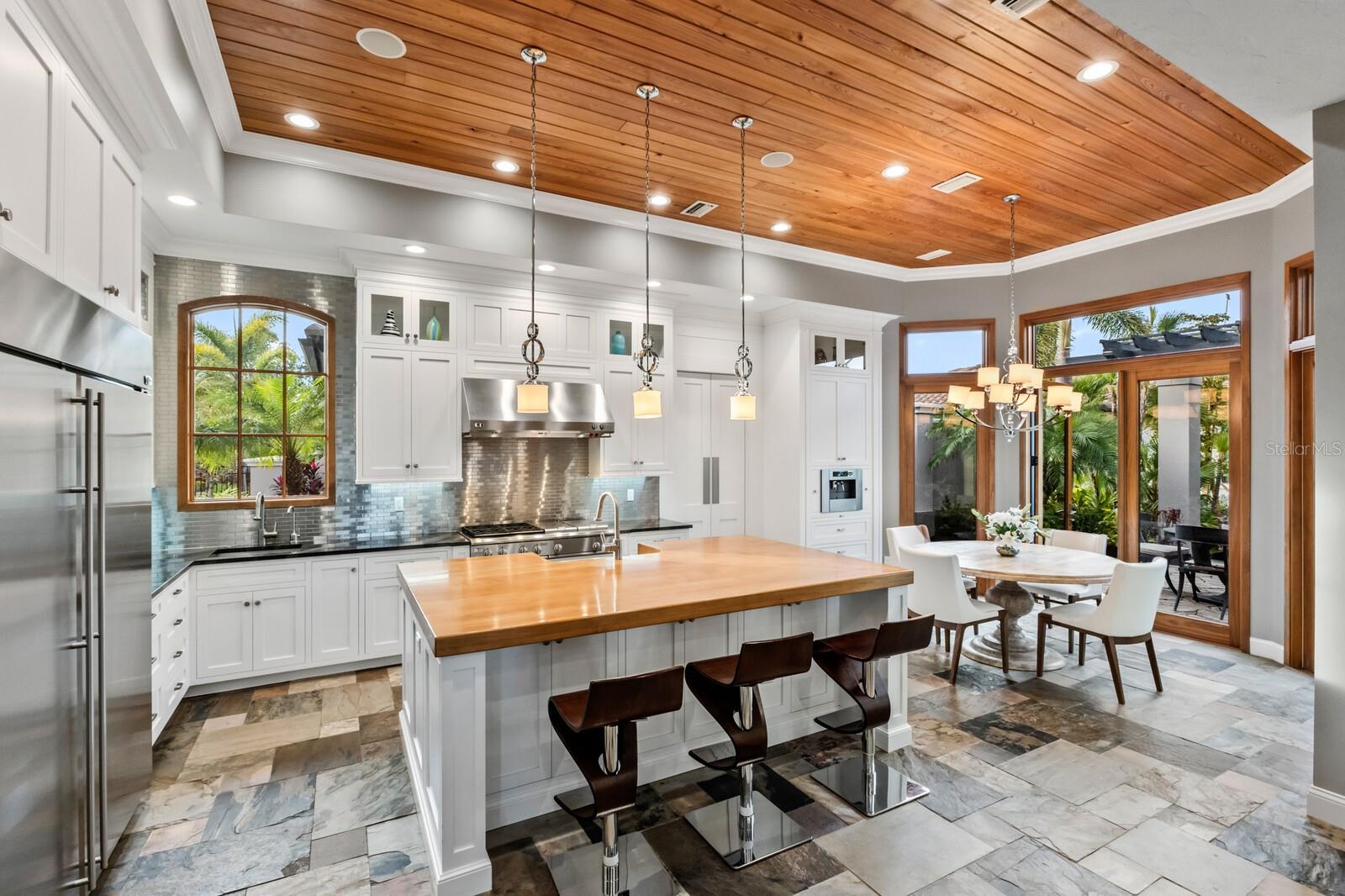 LAKE CLUB - Residential