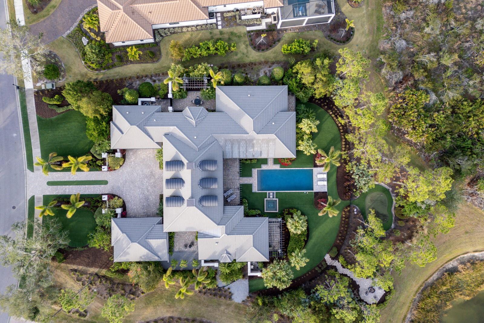 LAKE CLUB - Residential