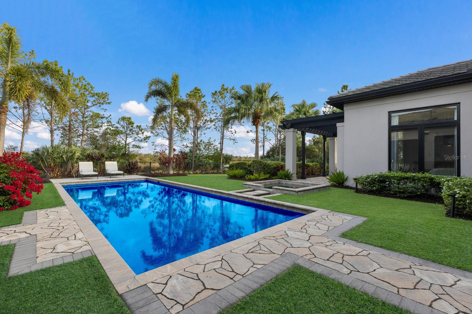 LAKE CLUB - Residential