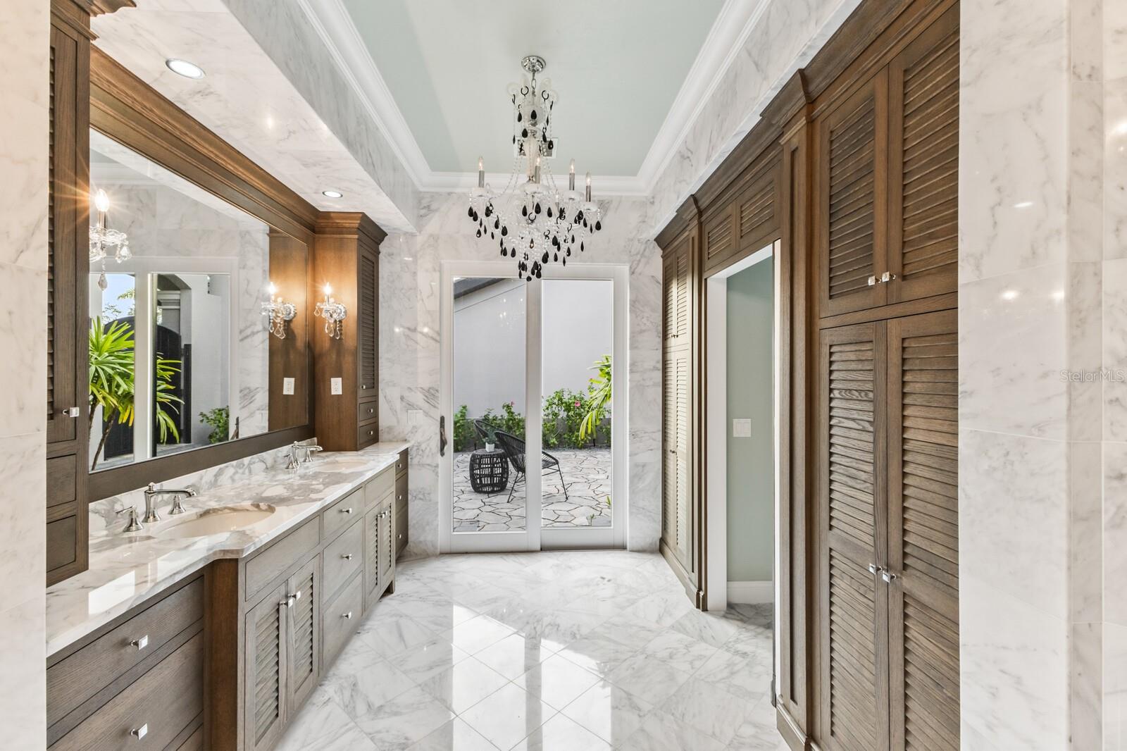 LAKE CLUB - Residential