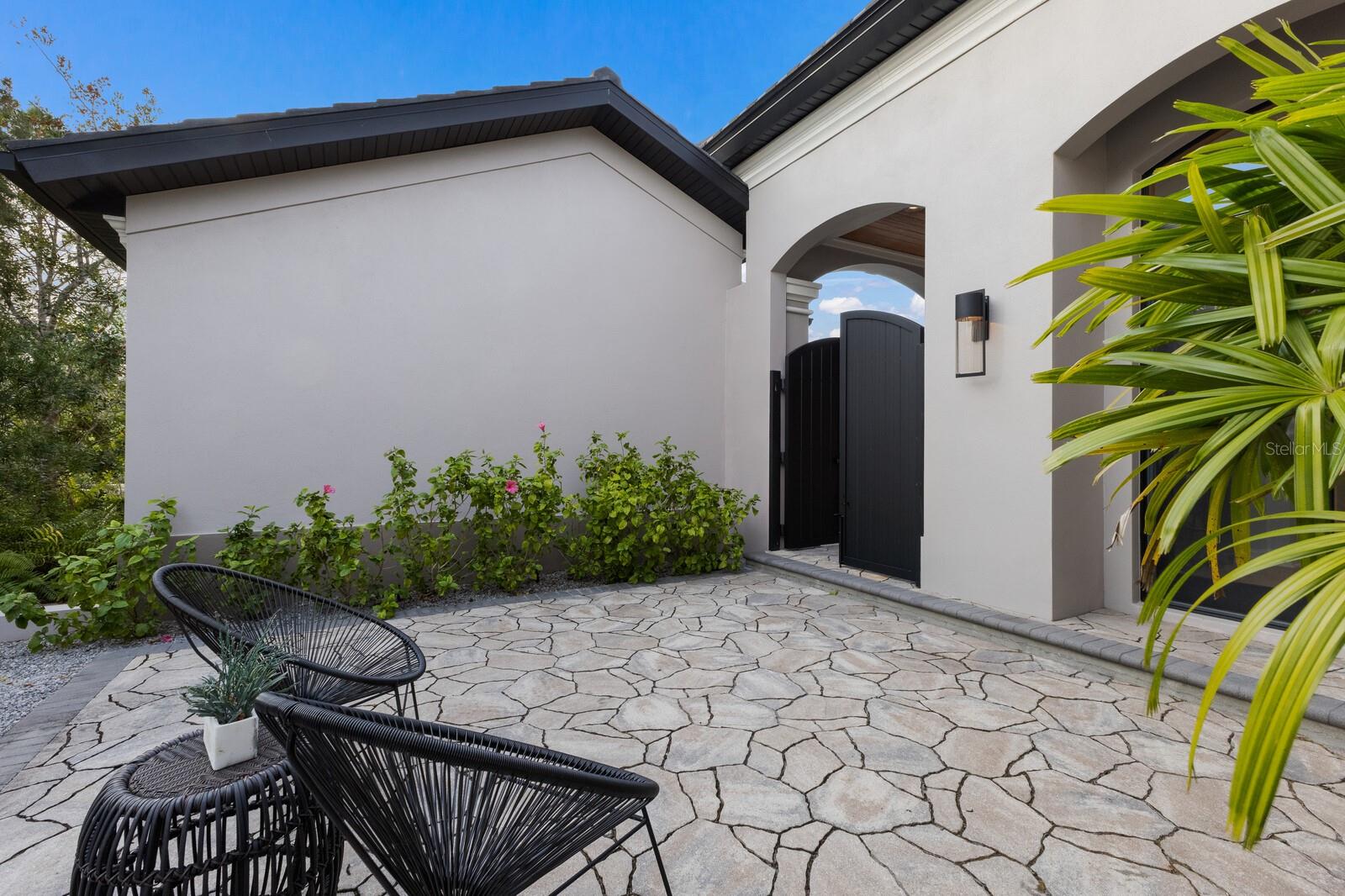 LAKE CLUB - Residential