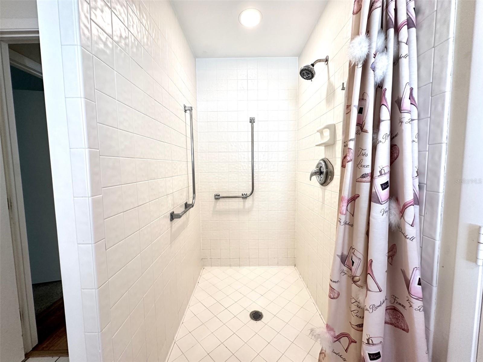 ALLENS RIDGE - - Residential Lease