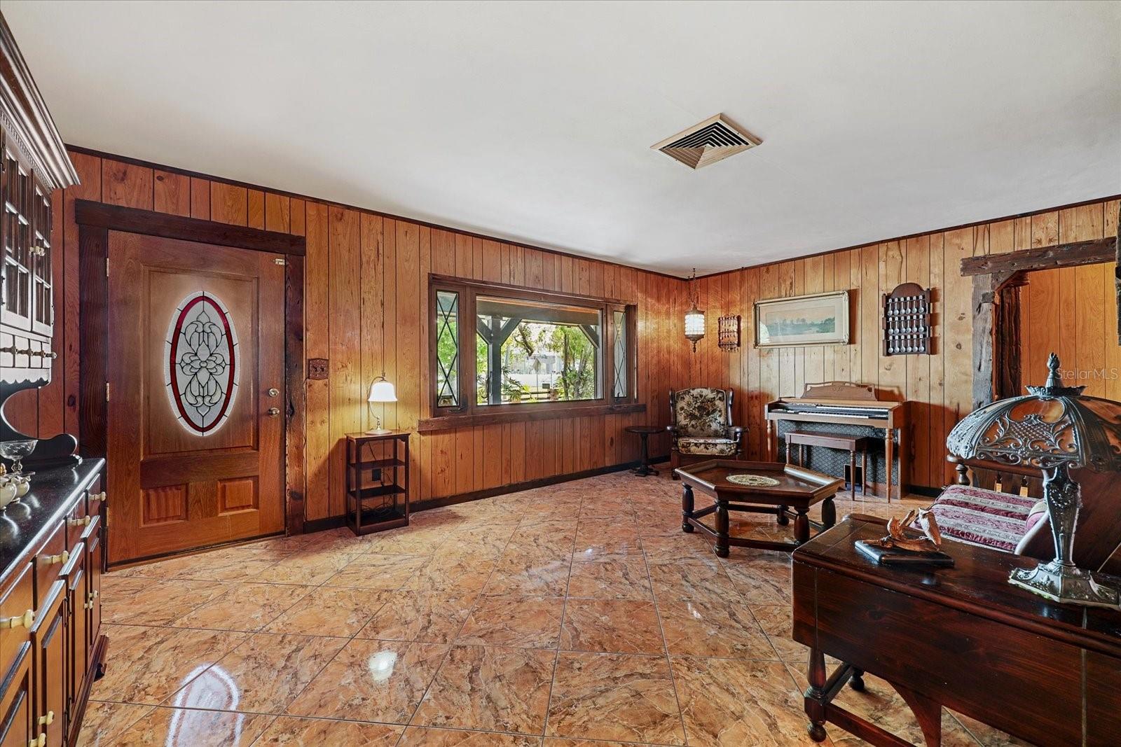 HAMPSHIRE ACRES - Residential