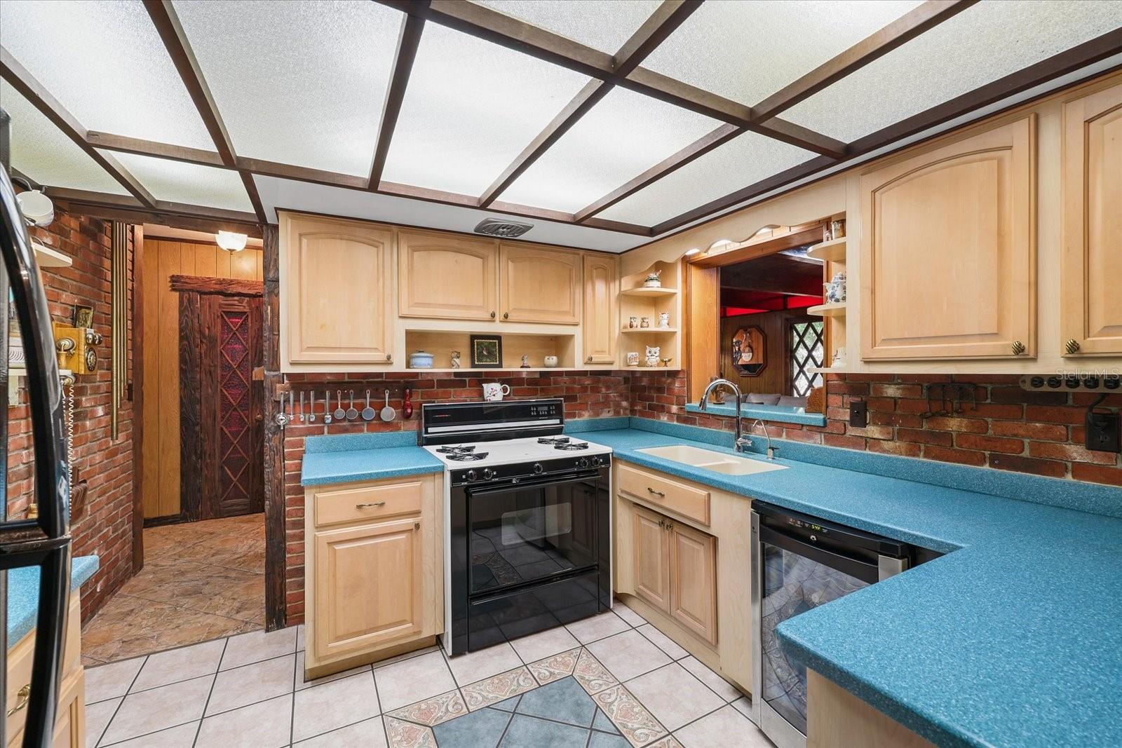 HAMPSHIRE ACRES - Residential