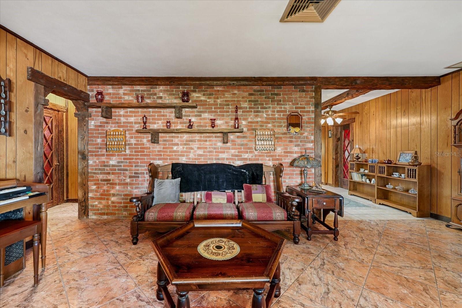 HAMPSHIRE ACRES - Residential