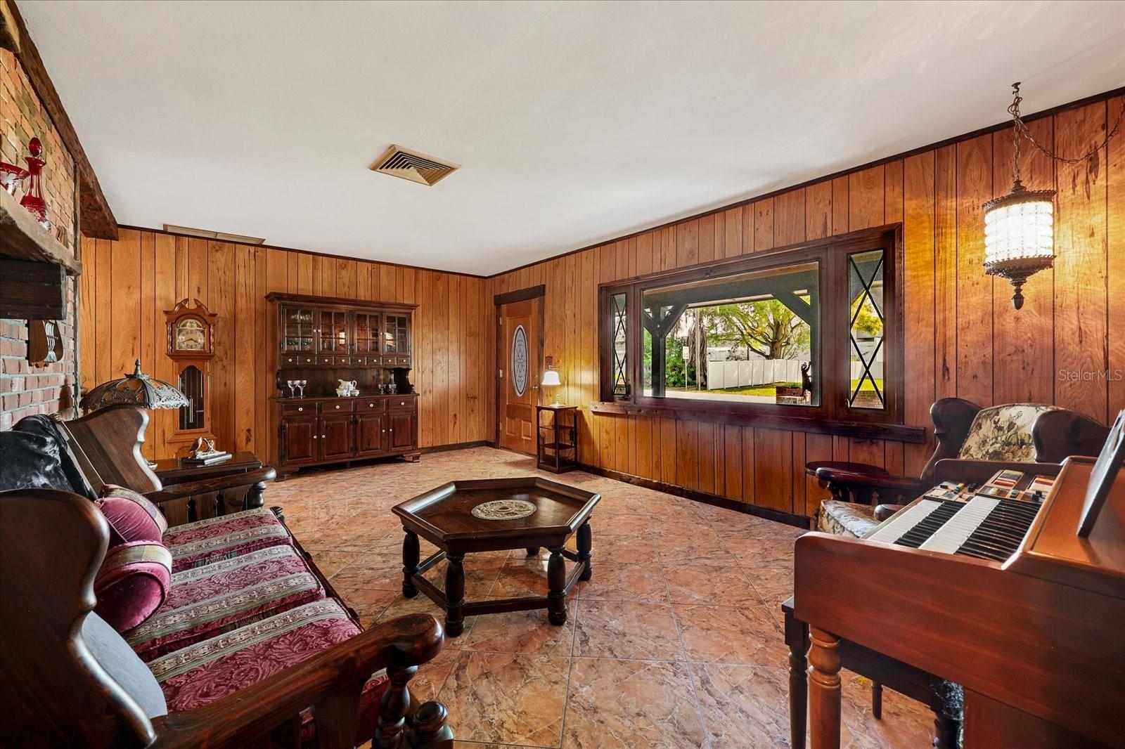 HAMPSHIRE ACRES - Residential