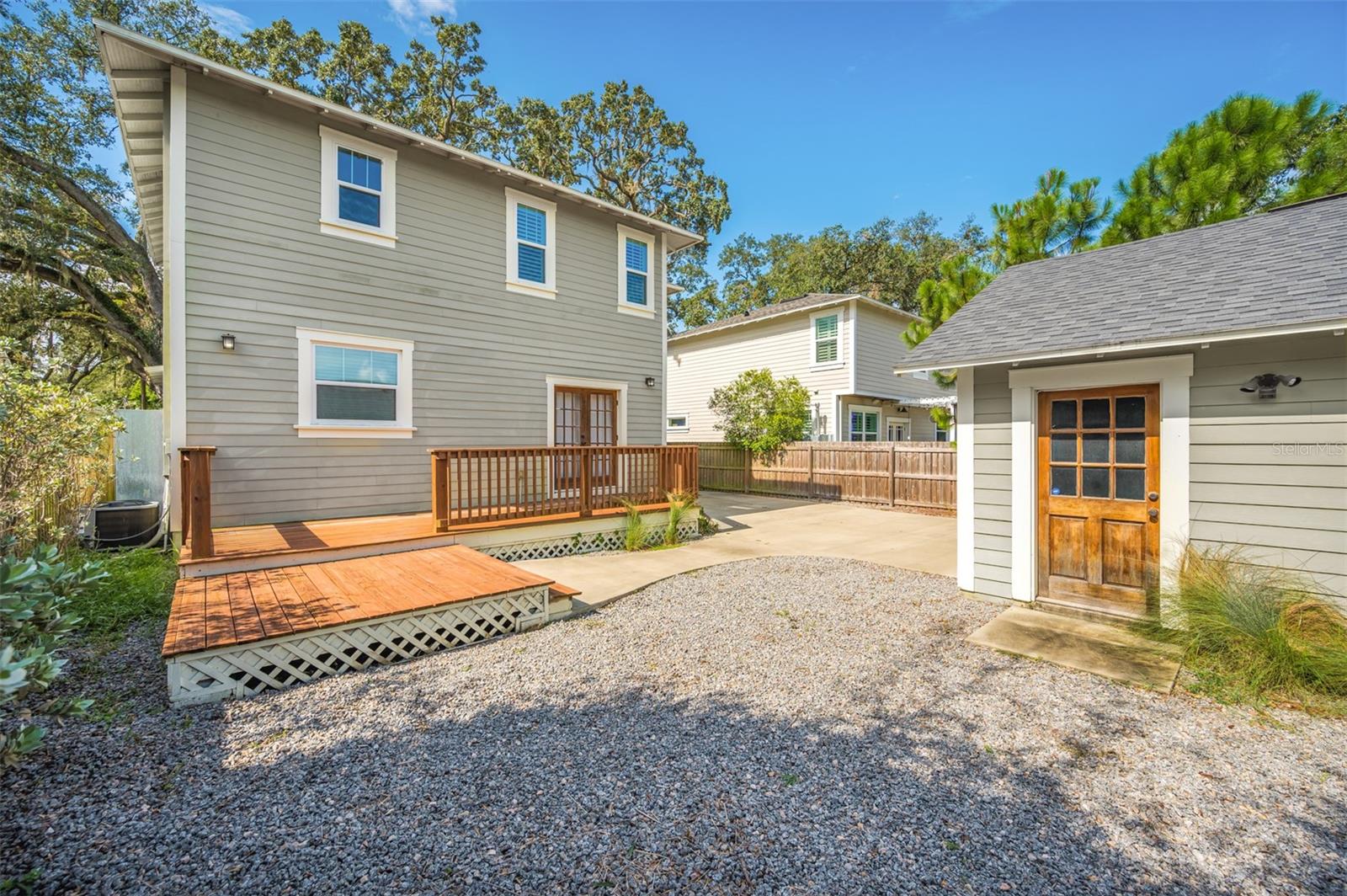 RIVERCREST - Residential