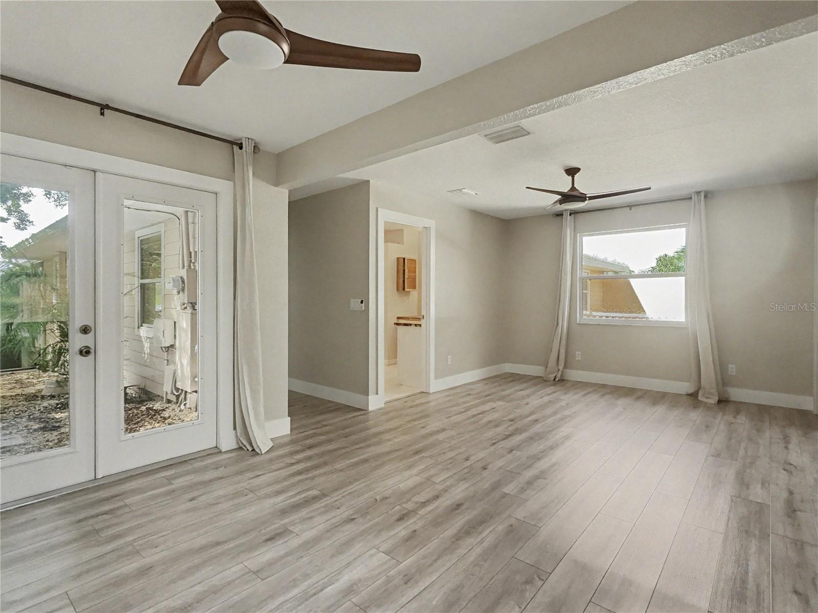 ELOISE WOODS LAKE ROY UNIT - Residential Lease