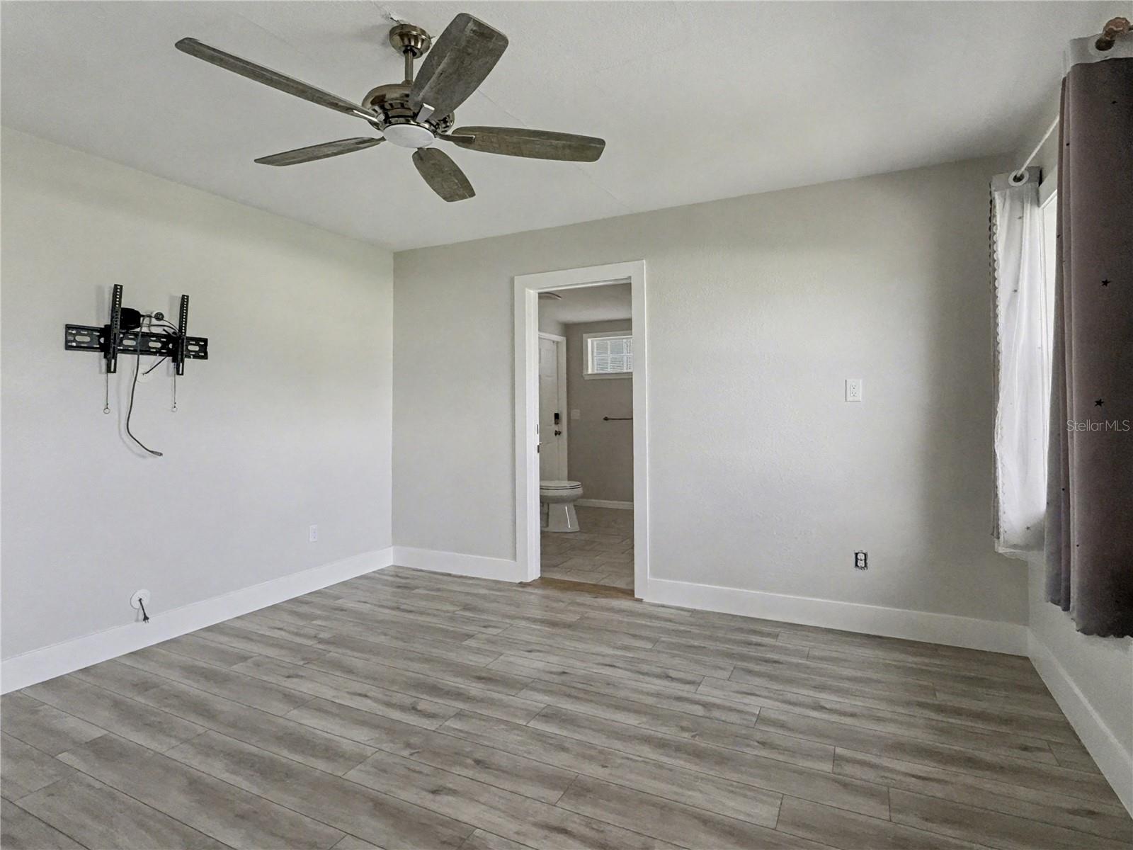 ELOISE WOODS LAKE ROY UNIT - Residential Lease