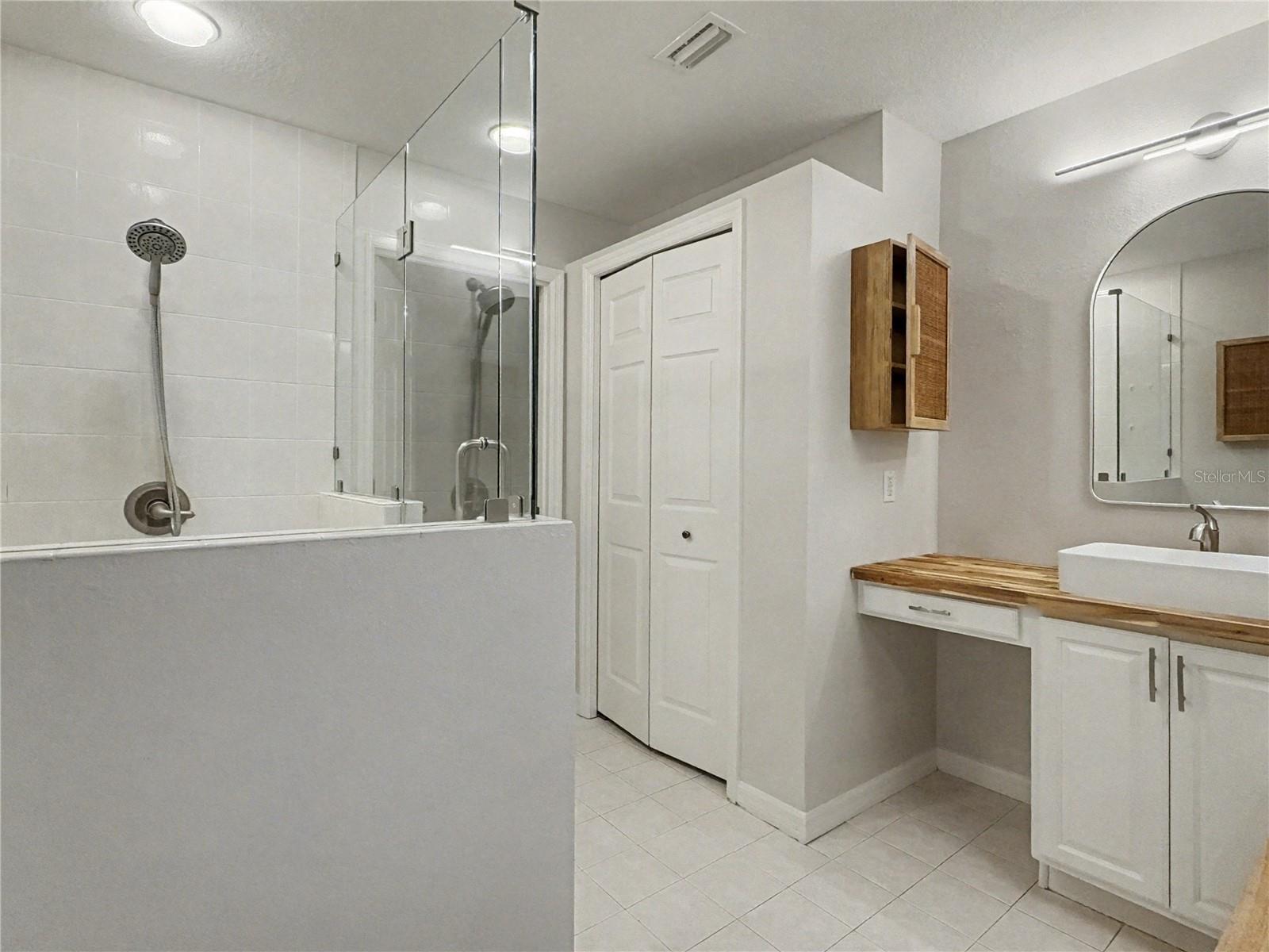 ELOISE WOODS LAKE ROY UNIT - Residential Lease