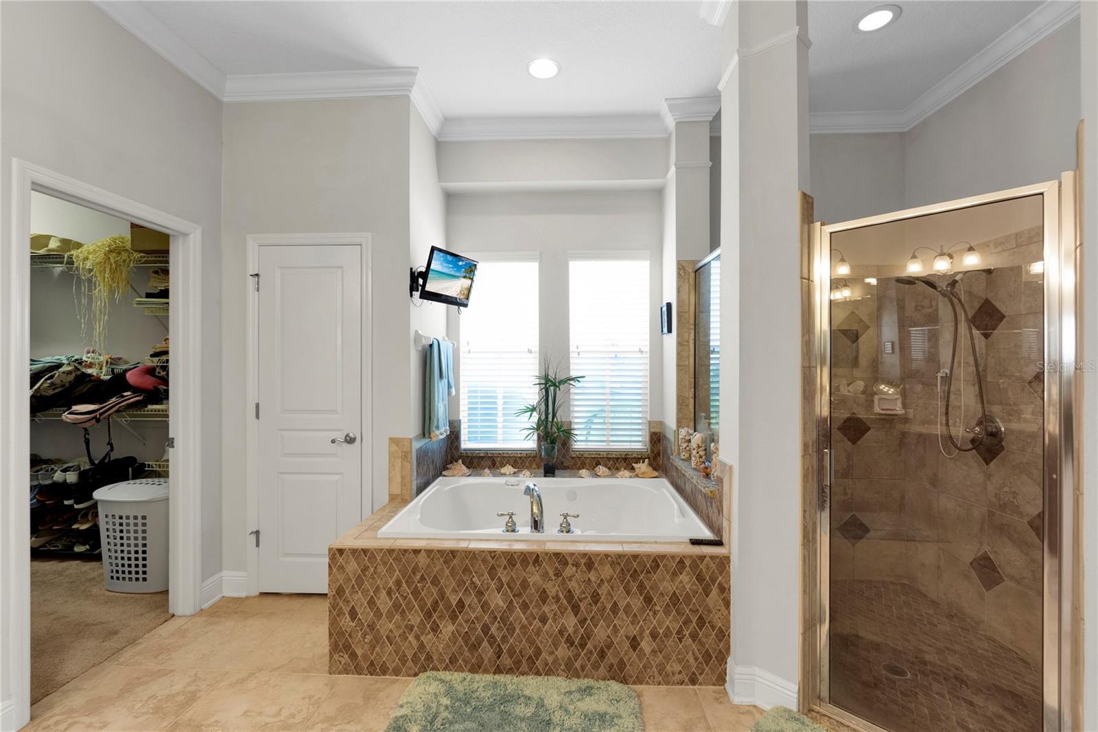 MIRABAY PH 3B-2 - Residential
