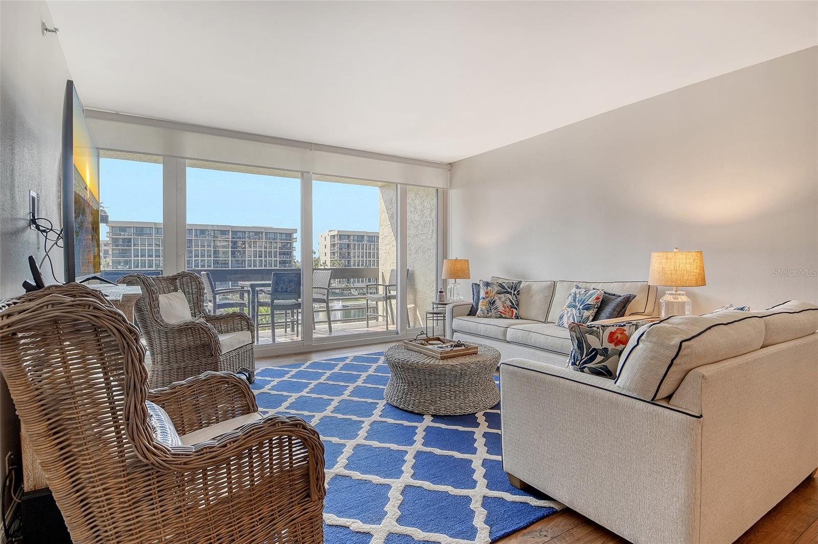 BEACHPLACE I - Residential