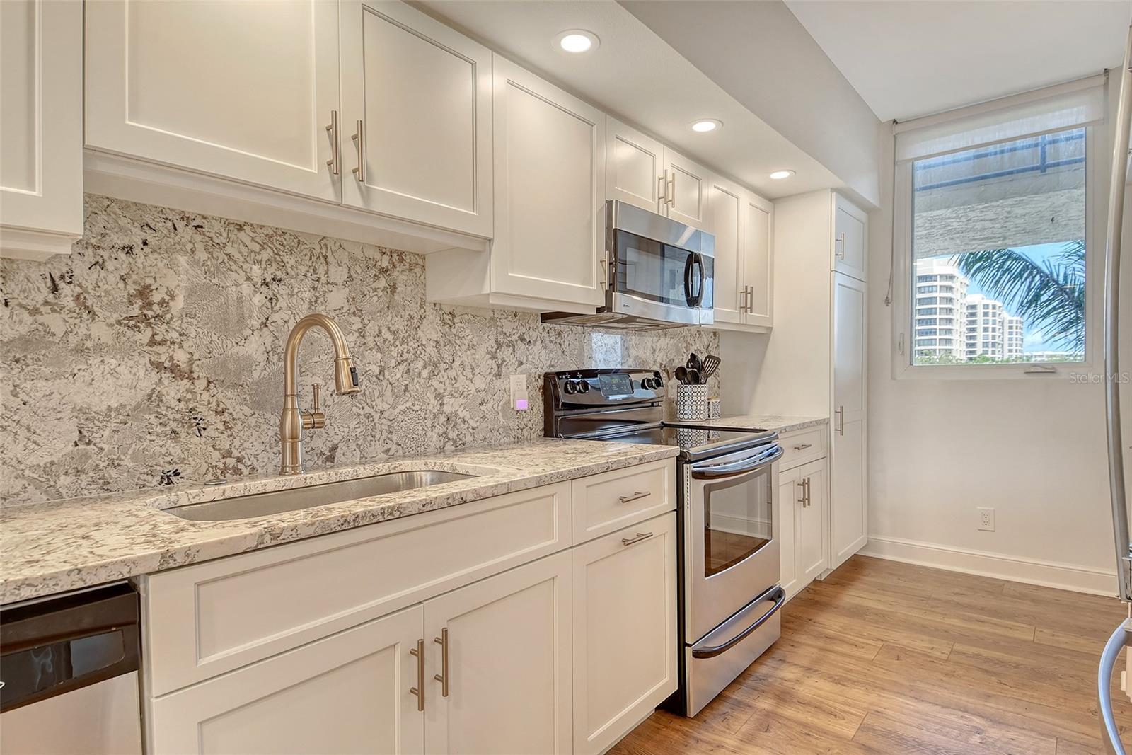 BEACHPLACE I - Residential