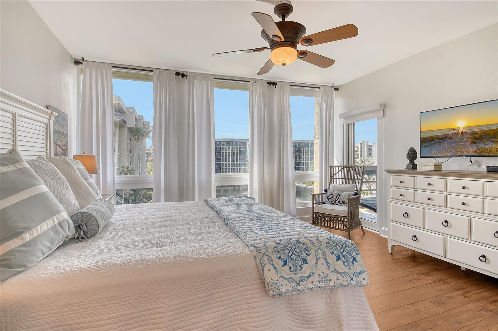 BEACHPLACE I - Residential