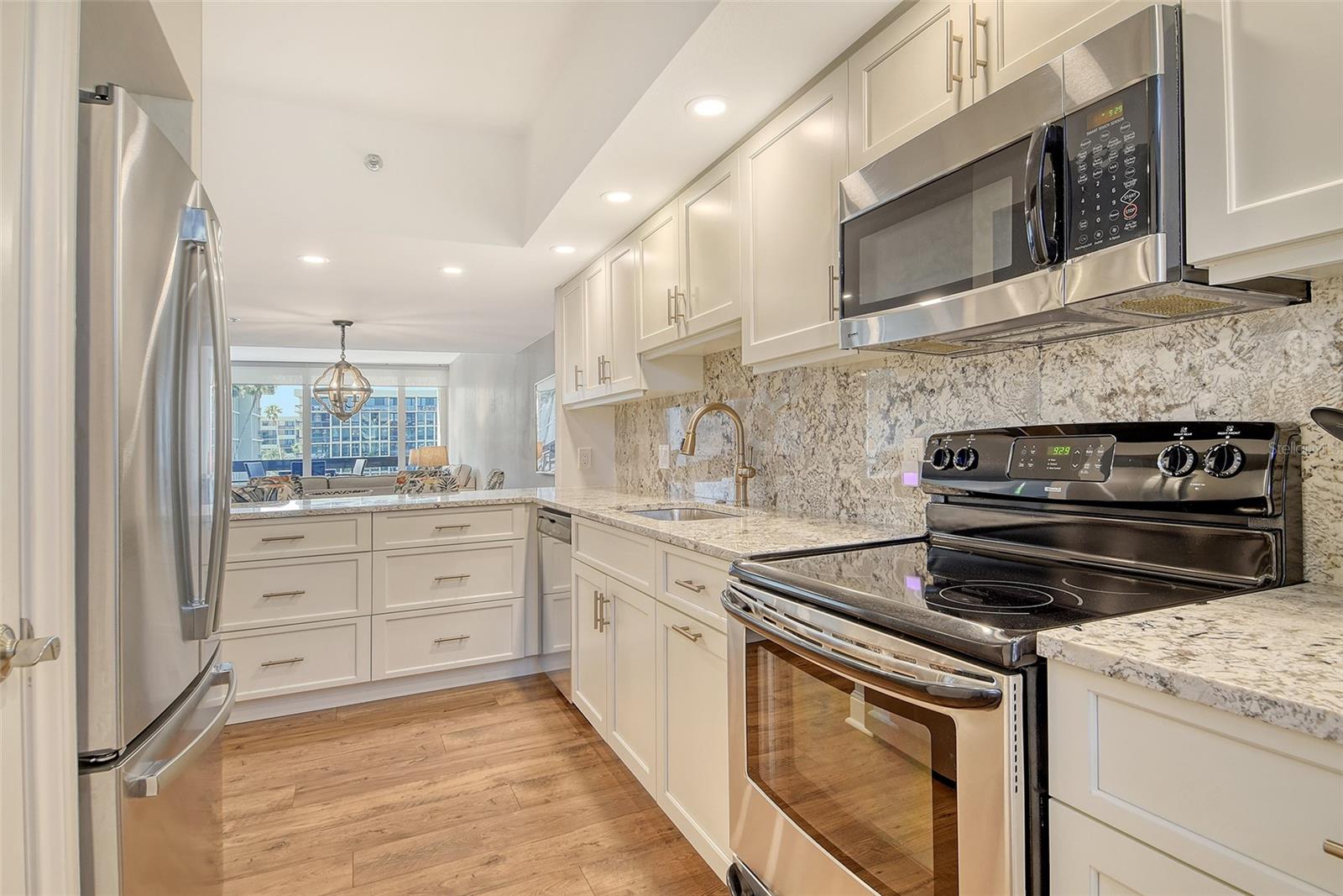 BEACHPLACE I - Residential