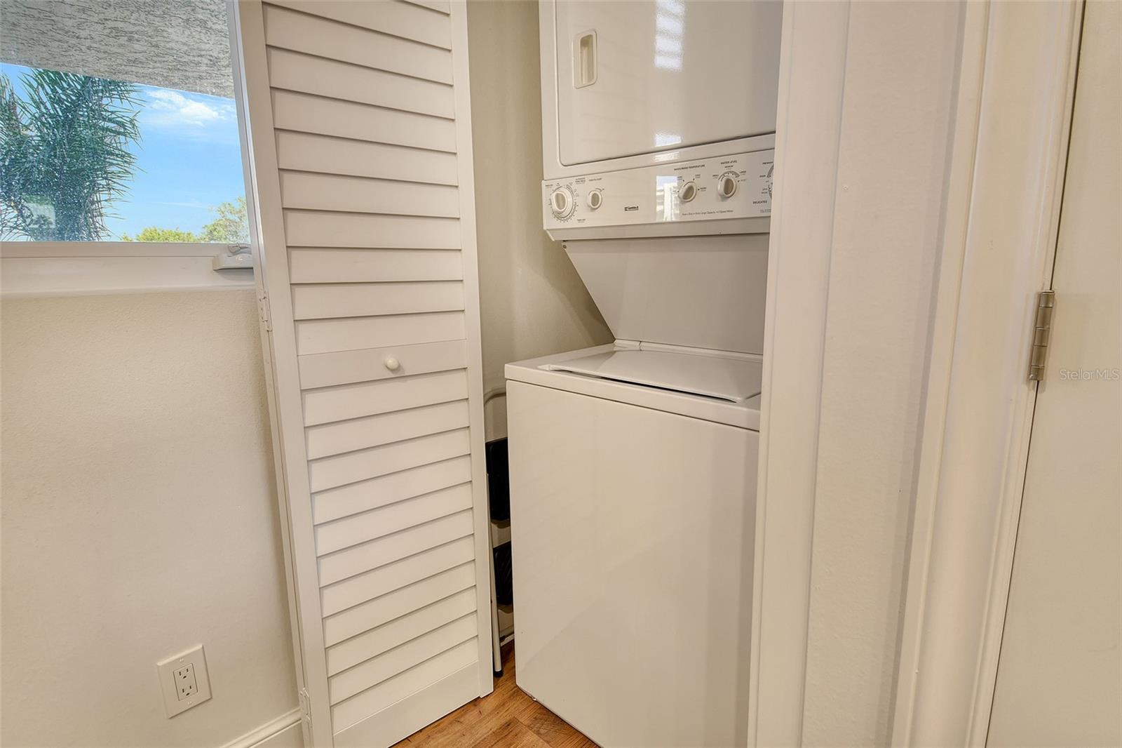 BEACHPLACE I - Residential