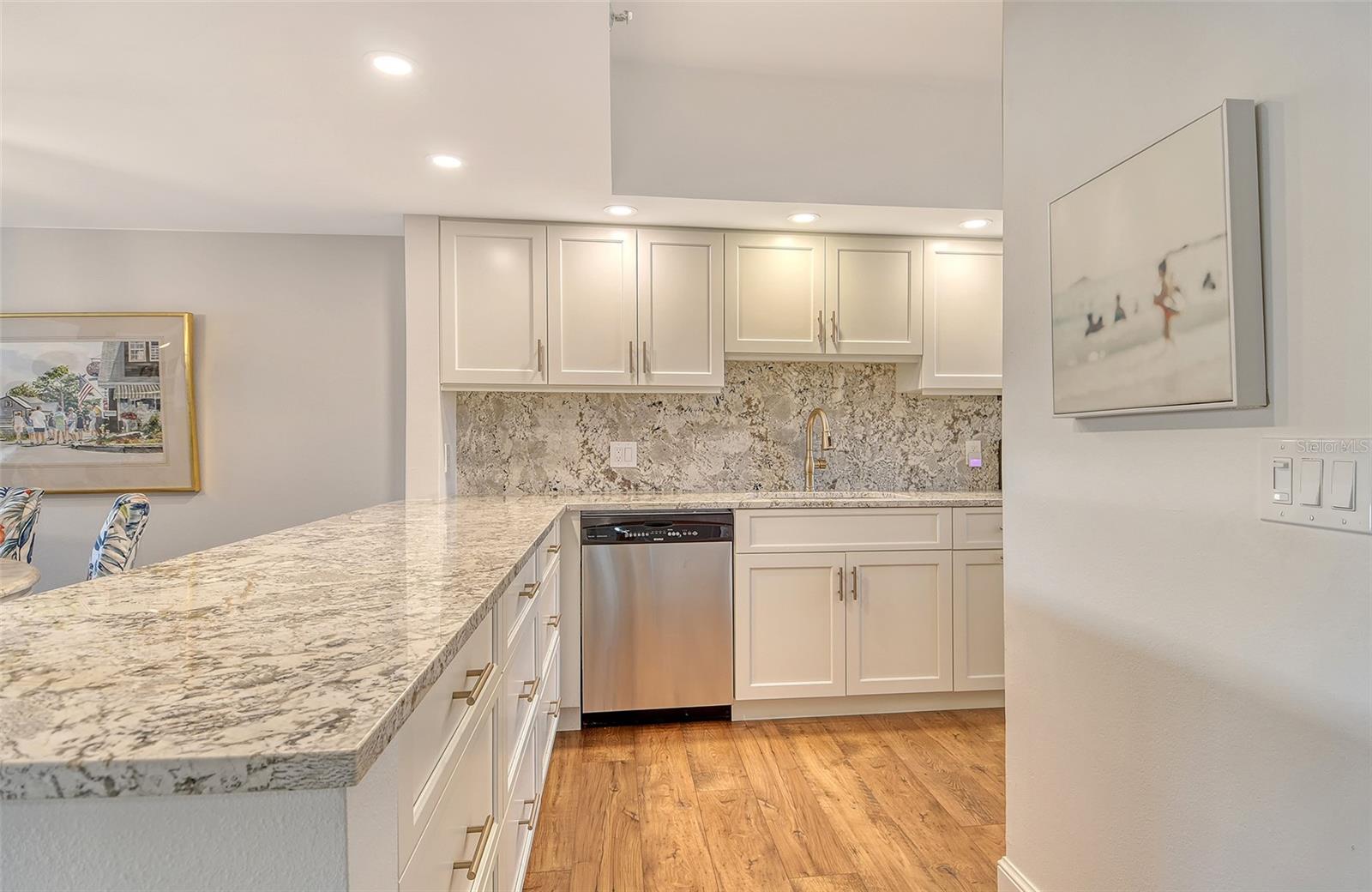 BEACHPLACE I - Residential