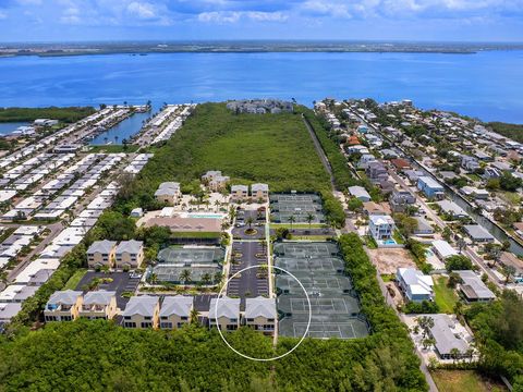 A home in LONGBOAT KEY