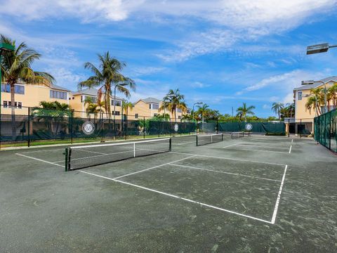 A home in LONGBOAT KEY