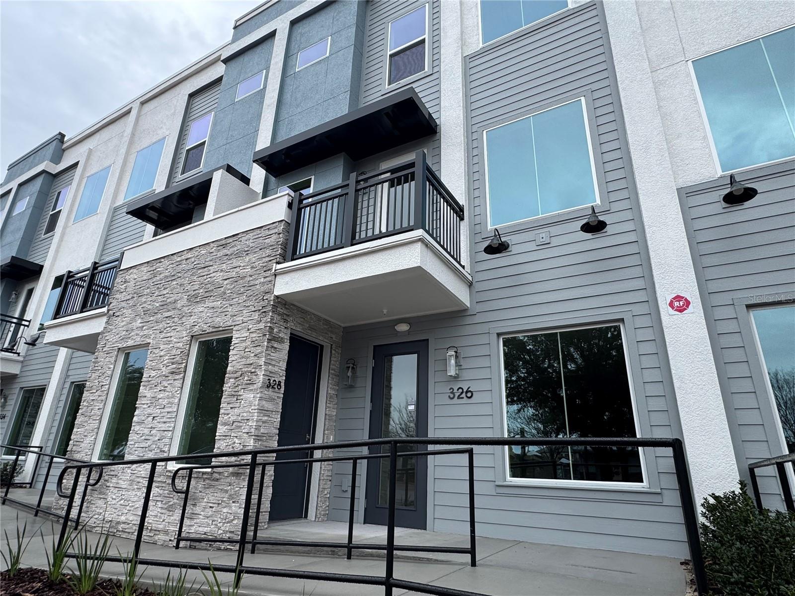 328 CENTER LAKE LANE A-4