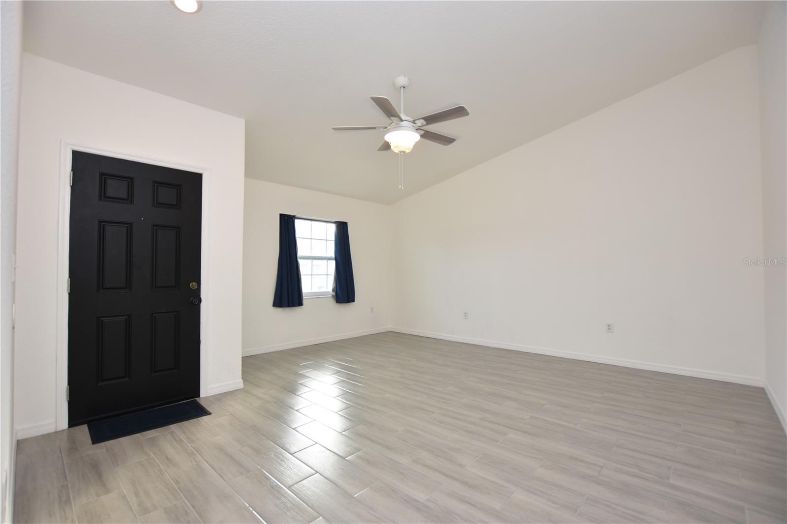 FOX LAKES - Residential Lease