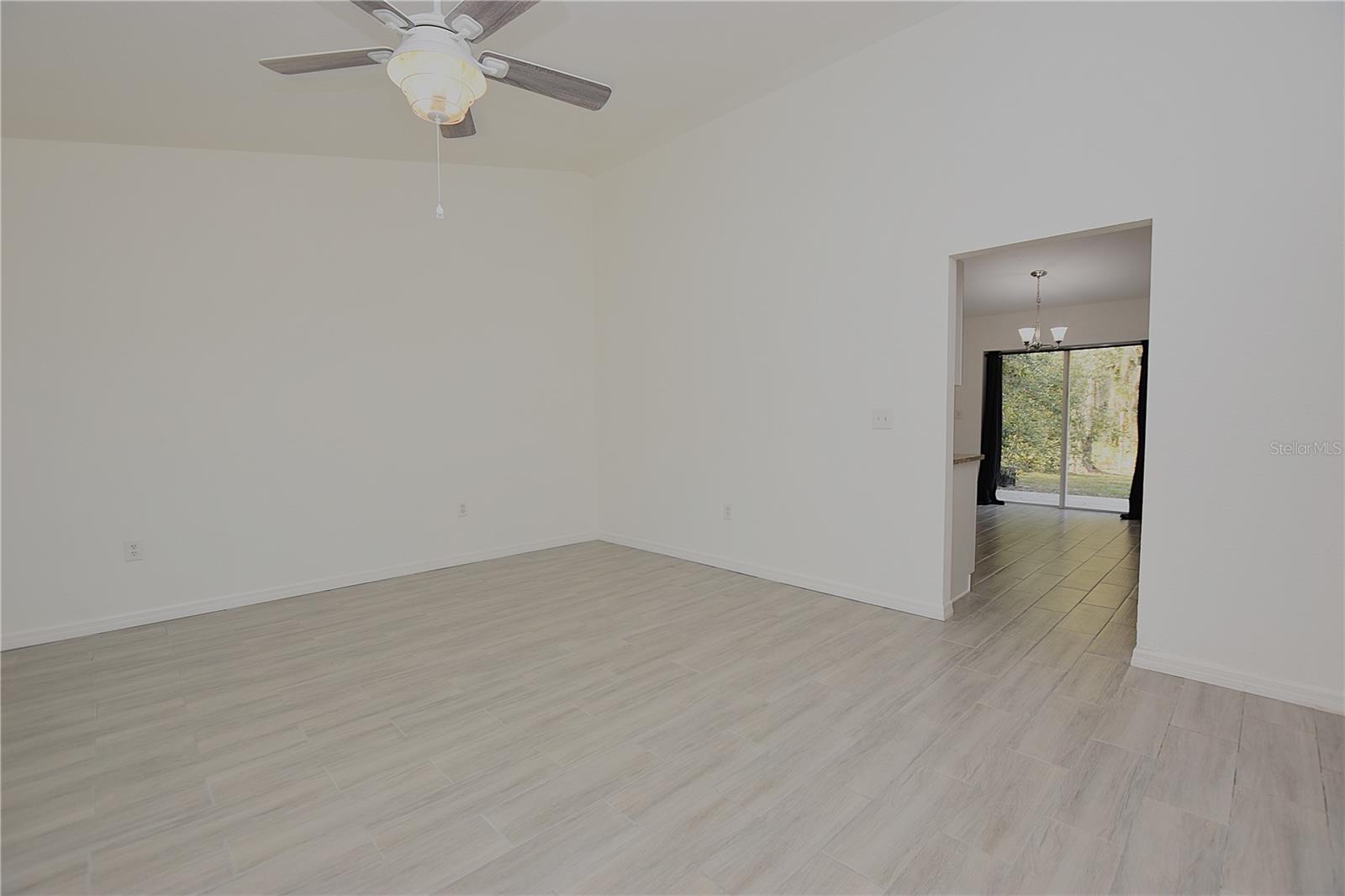 FOX LAKES - Residential Lease