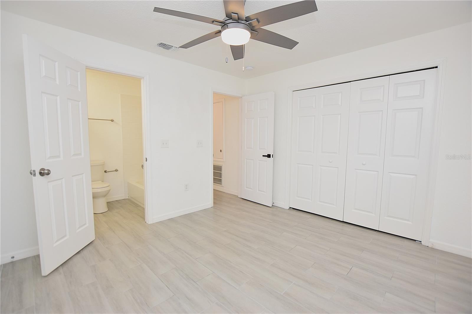 FOX LAKES - Residential Lease