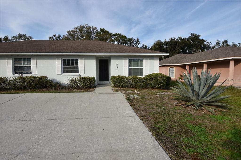 Photo of 1035 Fox Lake Drive, Lakeland, FL 33809 (MLS # L4958423)