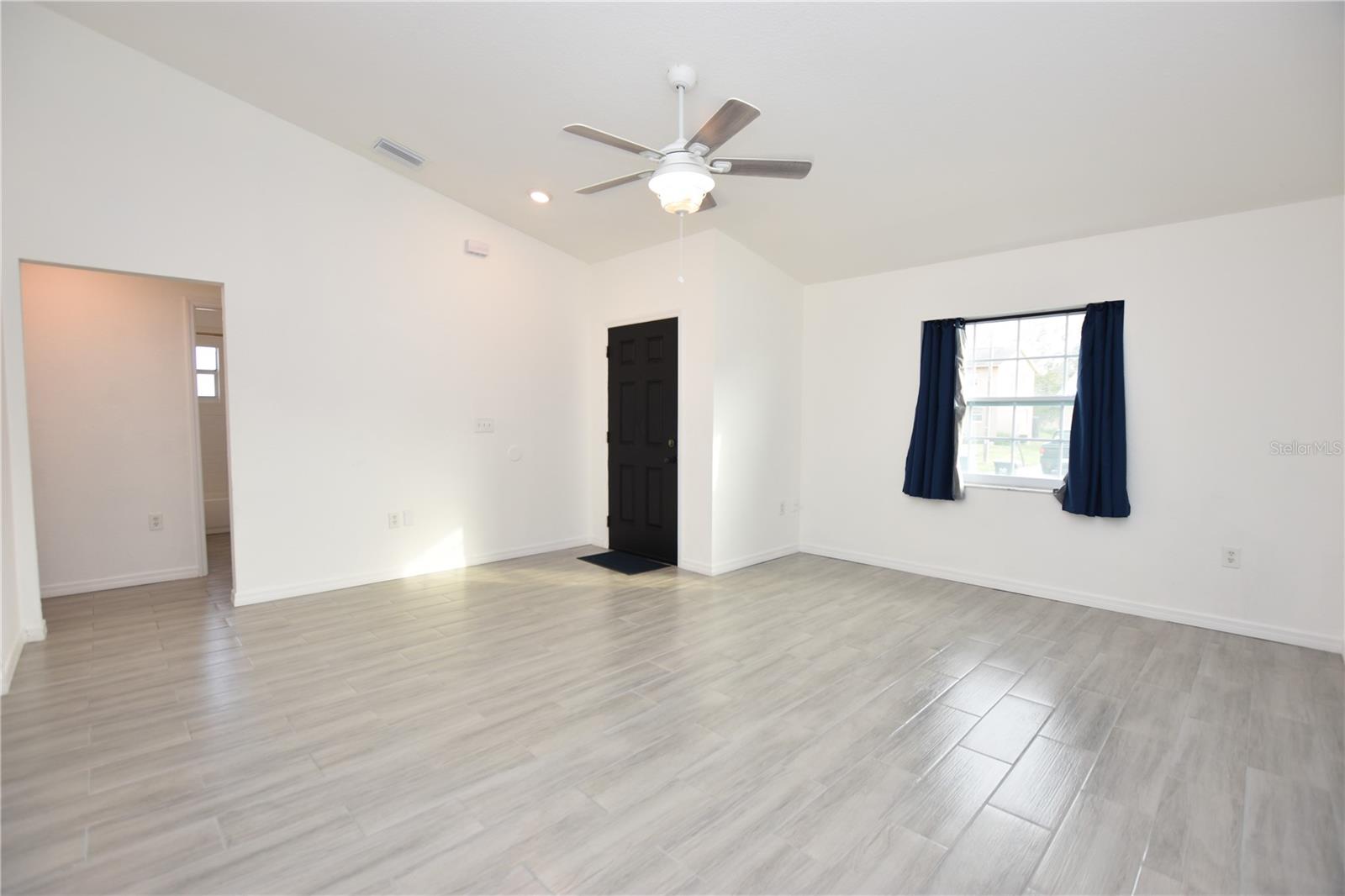 FOX LAKES - Residential Lease