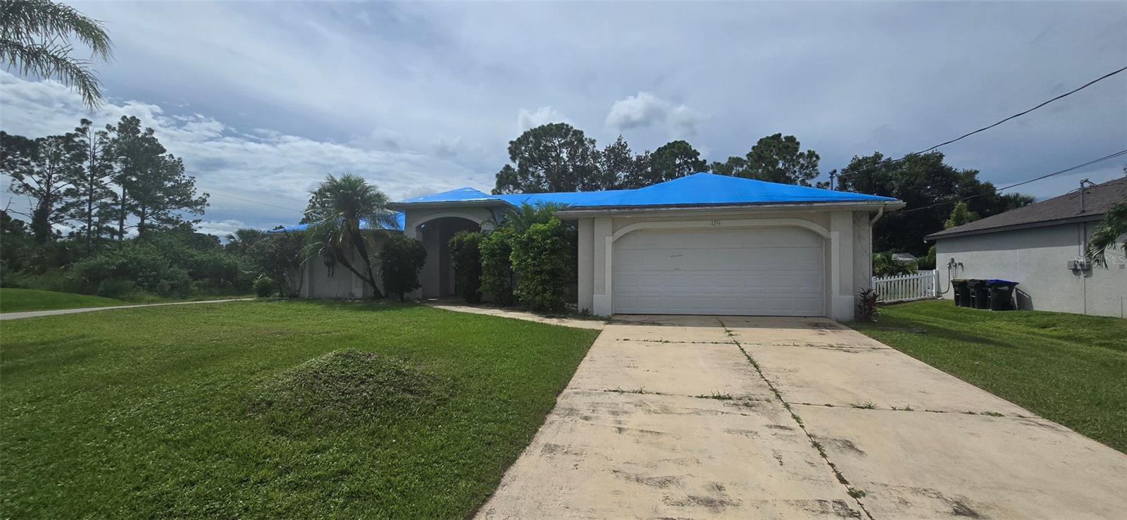 Great Opportunity in a Prime North Port Location! Built in 2004, this 1,672 sq. ft. home sits on a desirable corner lot in a sought-after neighborhood of North Port. Conveniently located near shopping, dining, and with quick access to I-75 for easy commuting to Sarasota or Fort Myers. Inside, you’ll find 3 spacious bedrooms plus a dedicated office/craft room with elegant double glass French doors. The home also features 2 bathrooms and a large lanai—perfect for relaxing or envisioning a future pool oasis.
Additional highlights:
No Flood Zone – peace of mind without extra insurance requirements
No HOA – freedom and flexibility for homeowners
Priced accordingly – home will need extensive updates and repairs, offering a fantastic opportunity to make it your own
Don’t miss your chance to invest in a well-located property with endless potential!