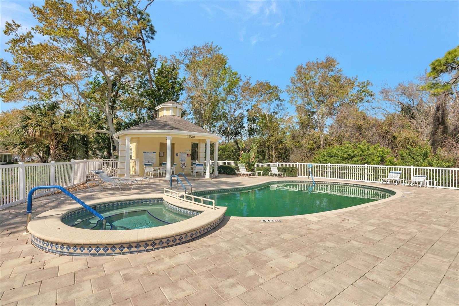 QUEEN ANNE GATE - Residential