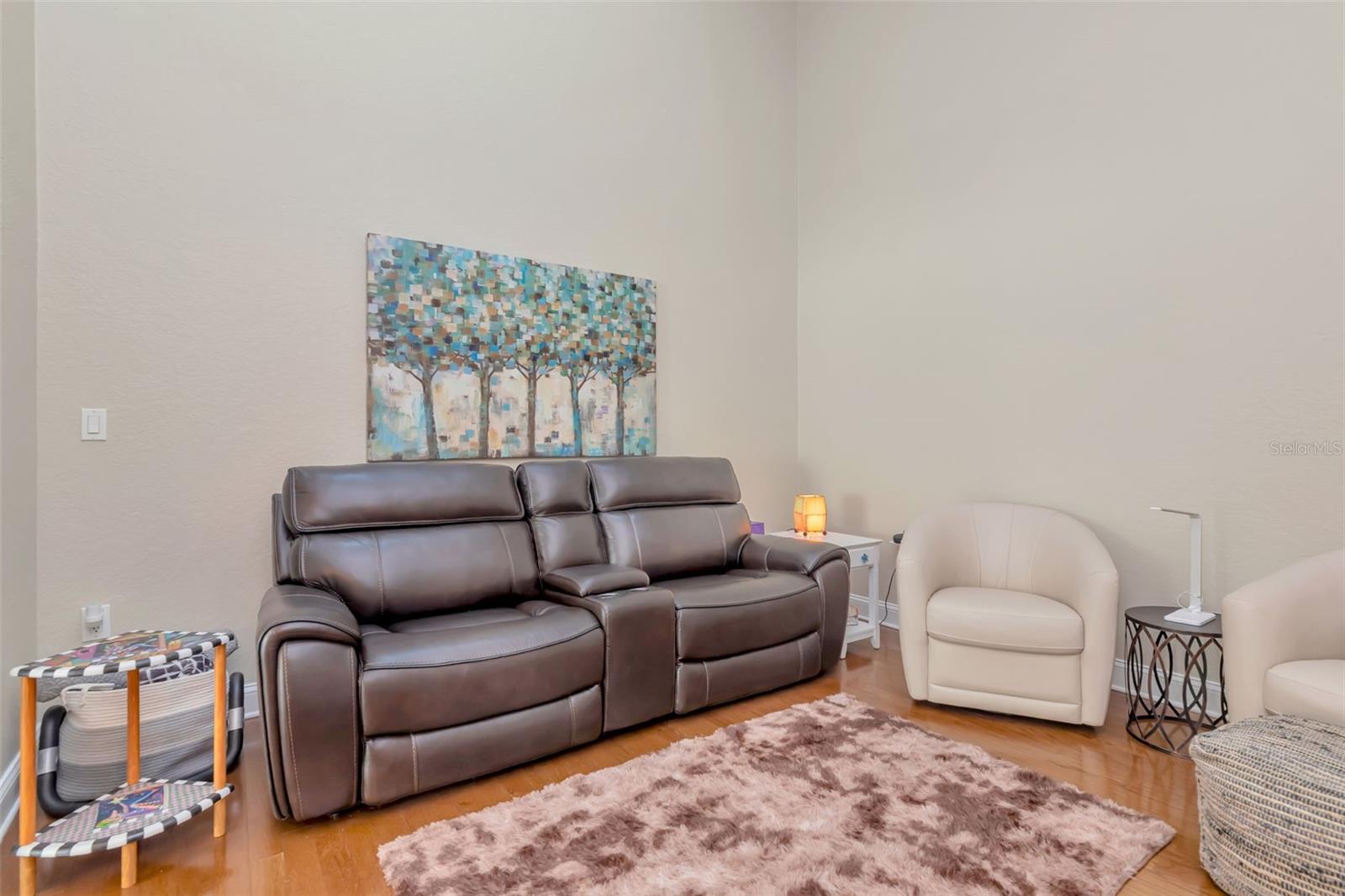 QUEEN ANNE GATE - Residential