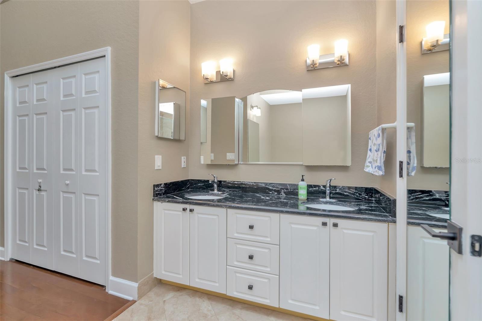 QUEEN ANNE GATE - Residential