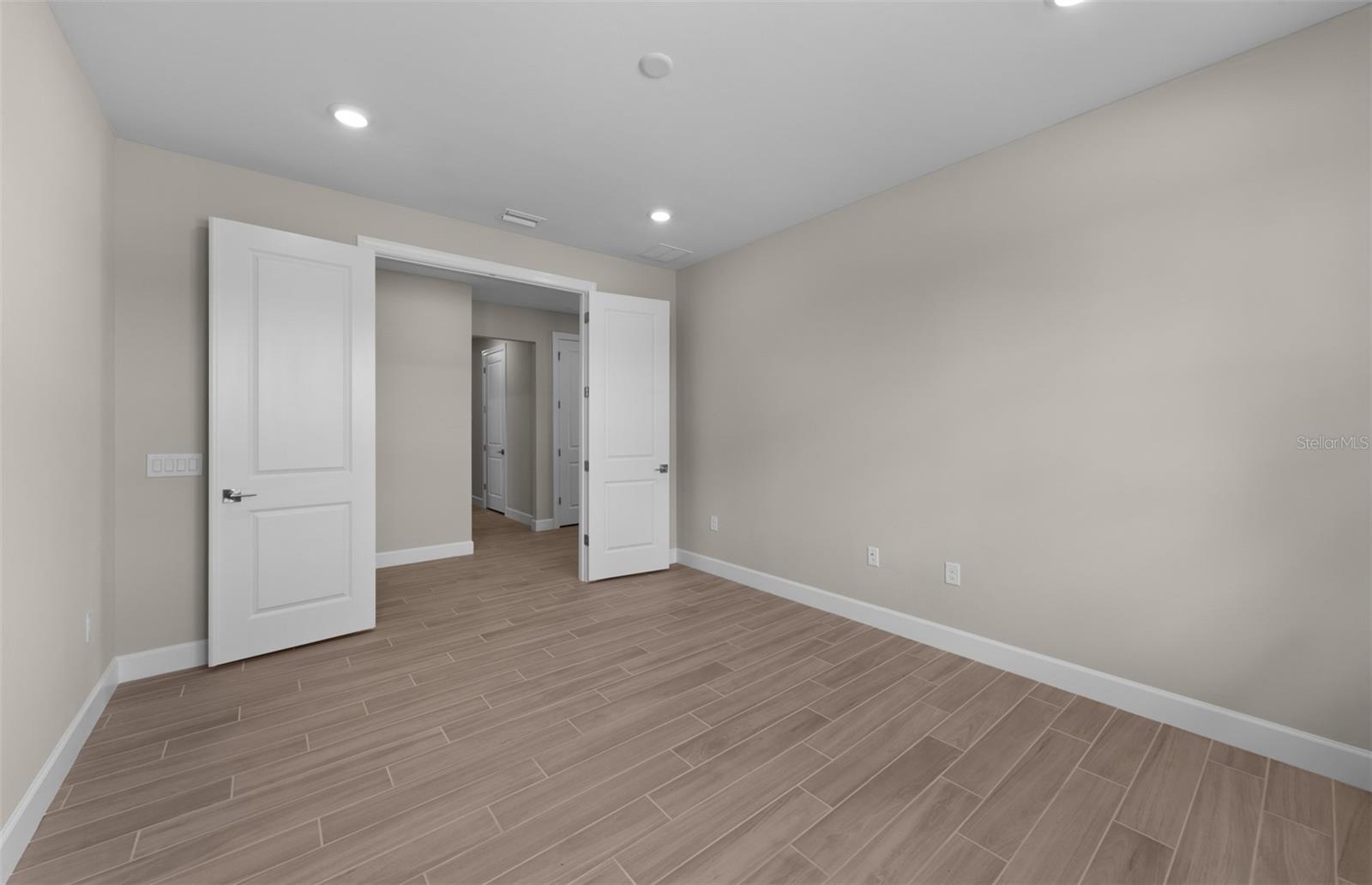 ARBOR OAKS AT THE WOODLANDS - Residential