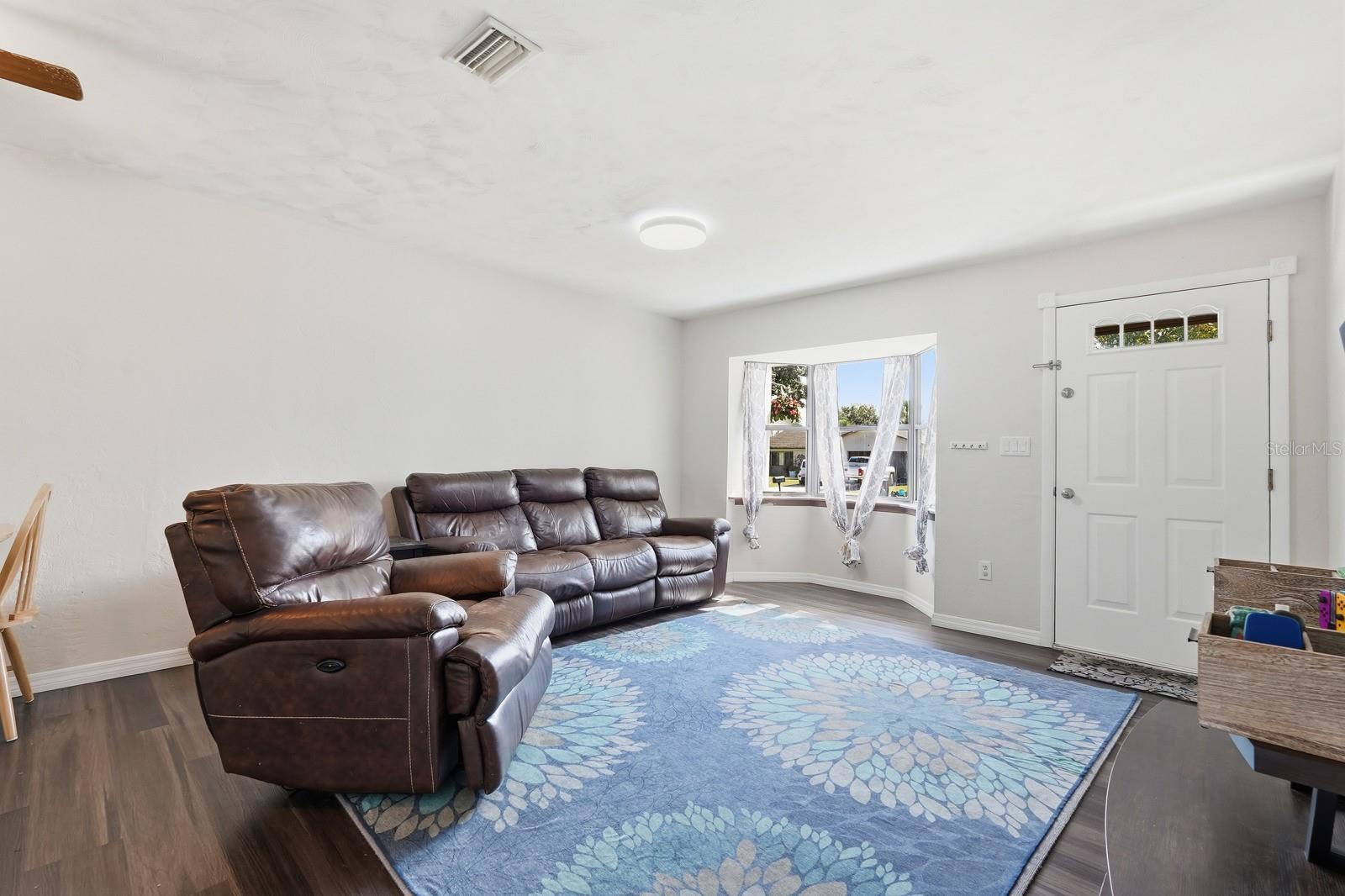 HIDDEN LAKE - Residential