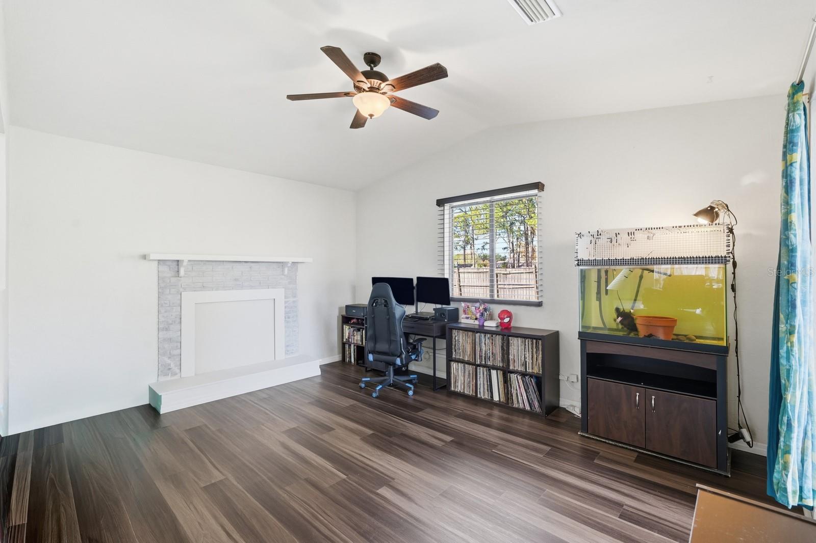 HIDDEN LAKE - Residential