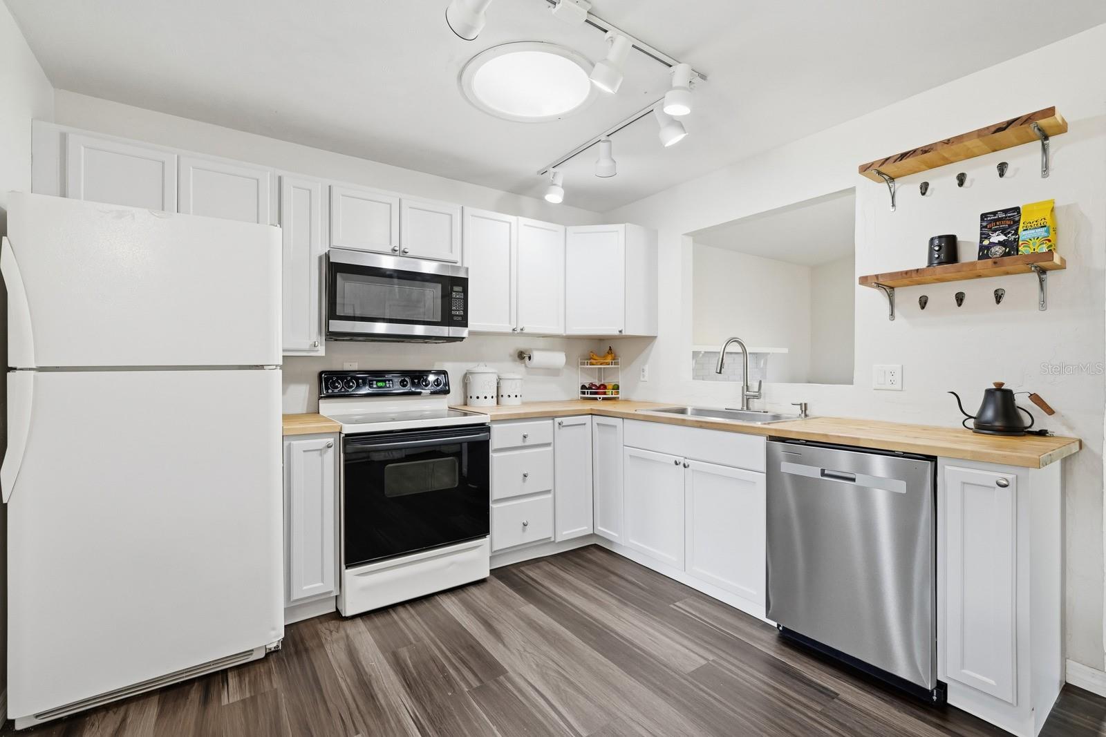 HIDDEN LAKE - Residential