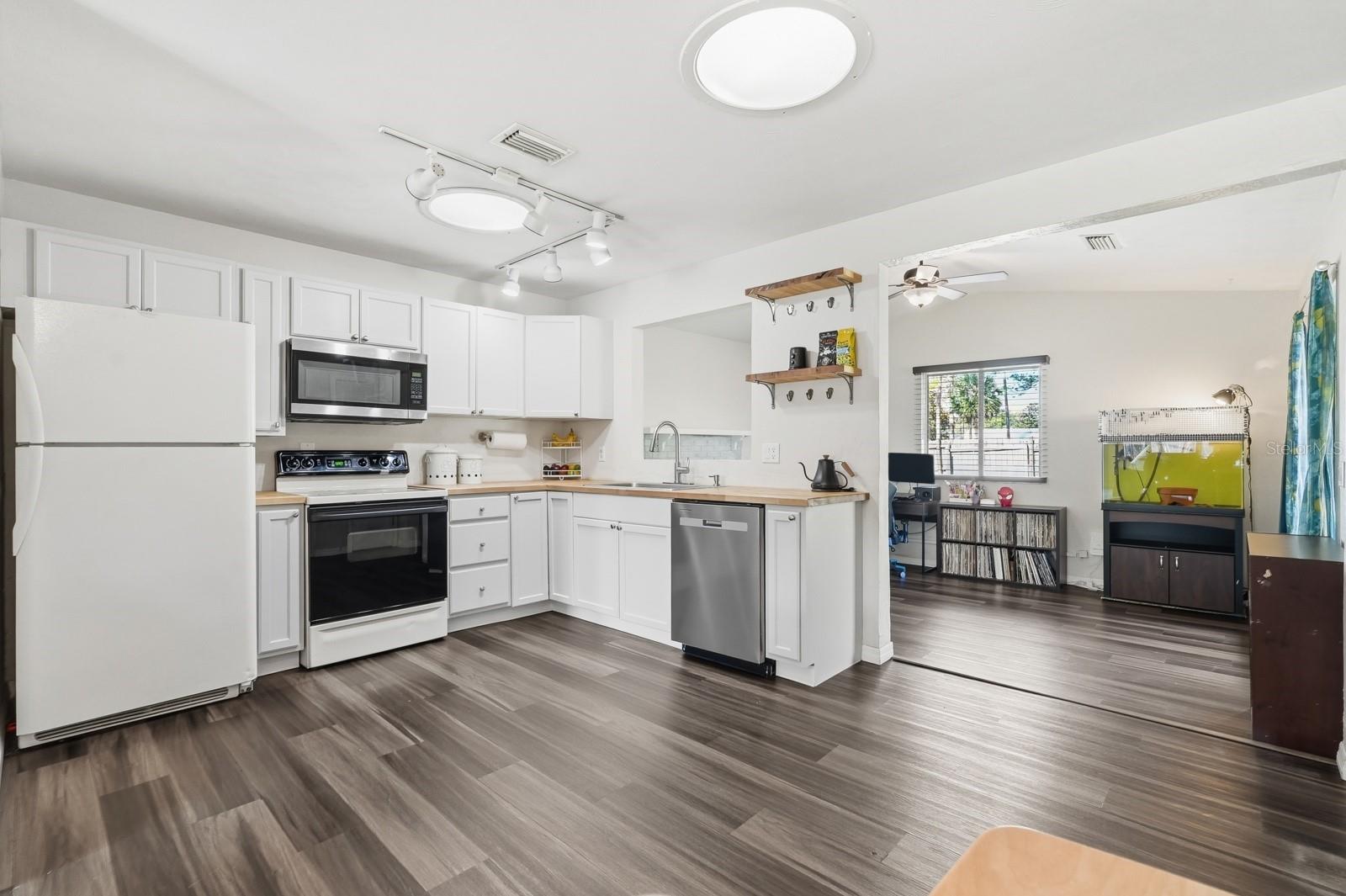 HIDDEN LAKE - Residential