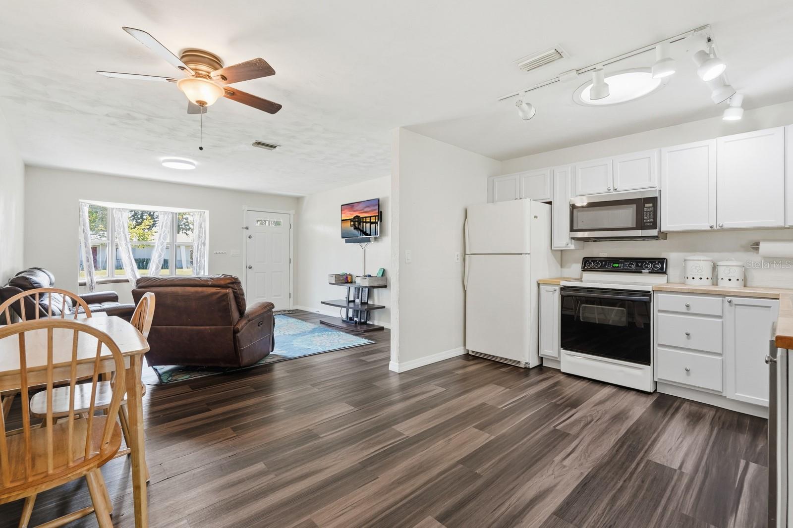 HIDDEN LAKE - Residential